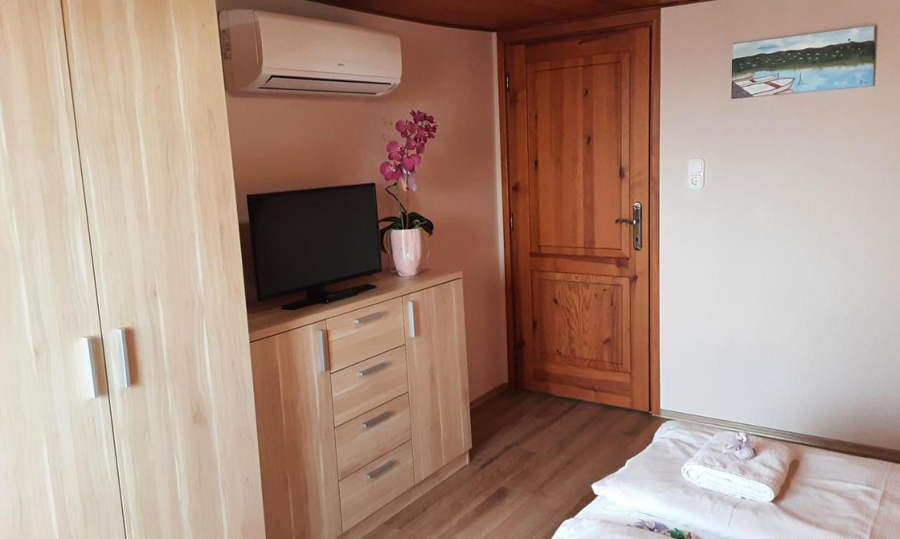 Jazmin Apartman Тихань Экстерьер фото